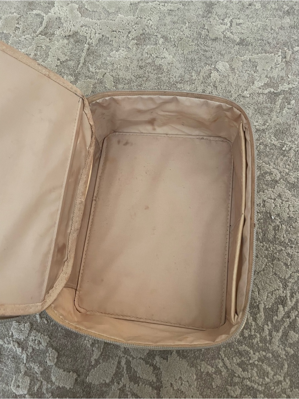 Beis The Cosmetics Case — Beige Travel Bag - Picture 7 of 10